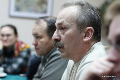 Дискуссионный клуб в Ампире Дискуссионный клуб в Ампире