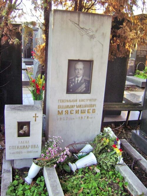 Могила В.М. Мясищева Могила В.М. Мясищева