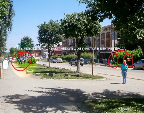 Пять человек окашивают маленькую территорию в центре.06-06-13г.(Фото не моё, я только скорректировал)